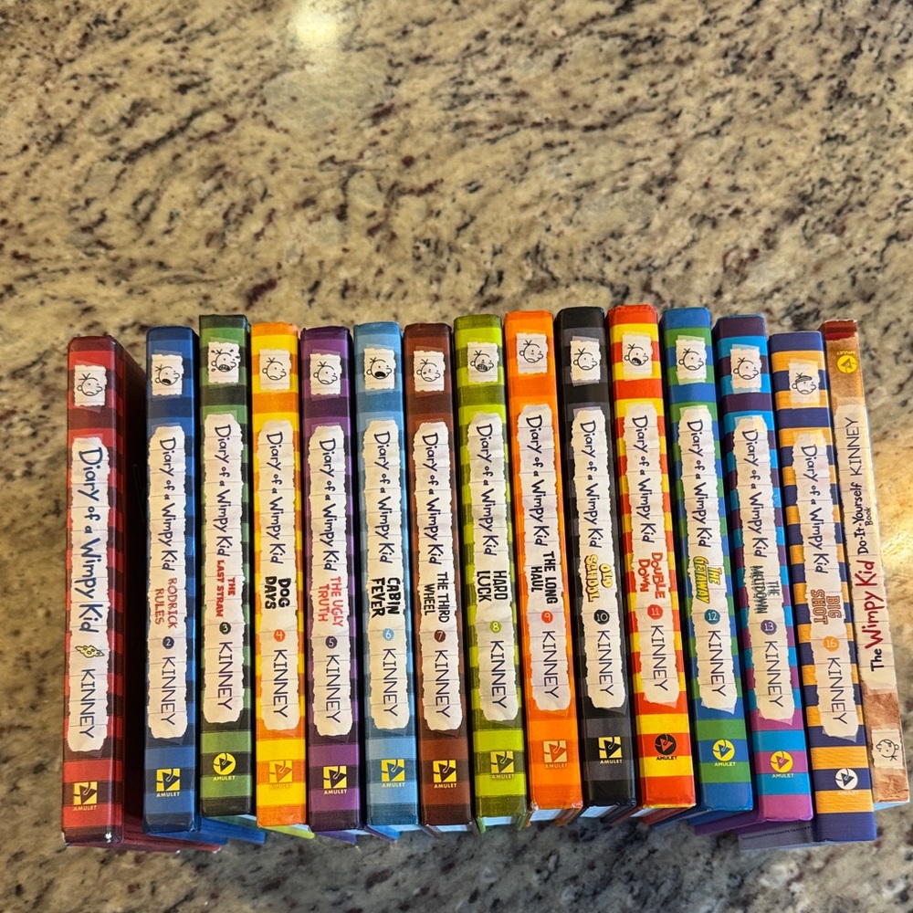 Diary of a Wimpy Kid Book Set - Multicolor